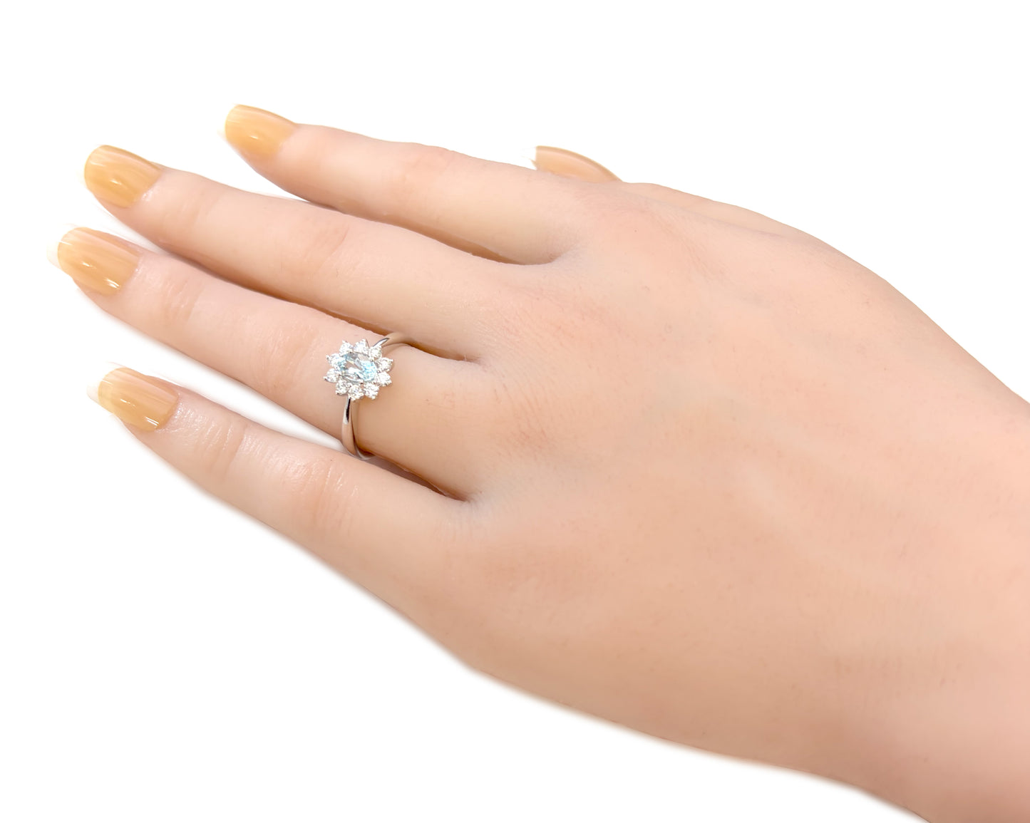 18K Aquamarine Diamond Ring Oval-cut - 0.77ct