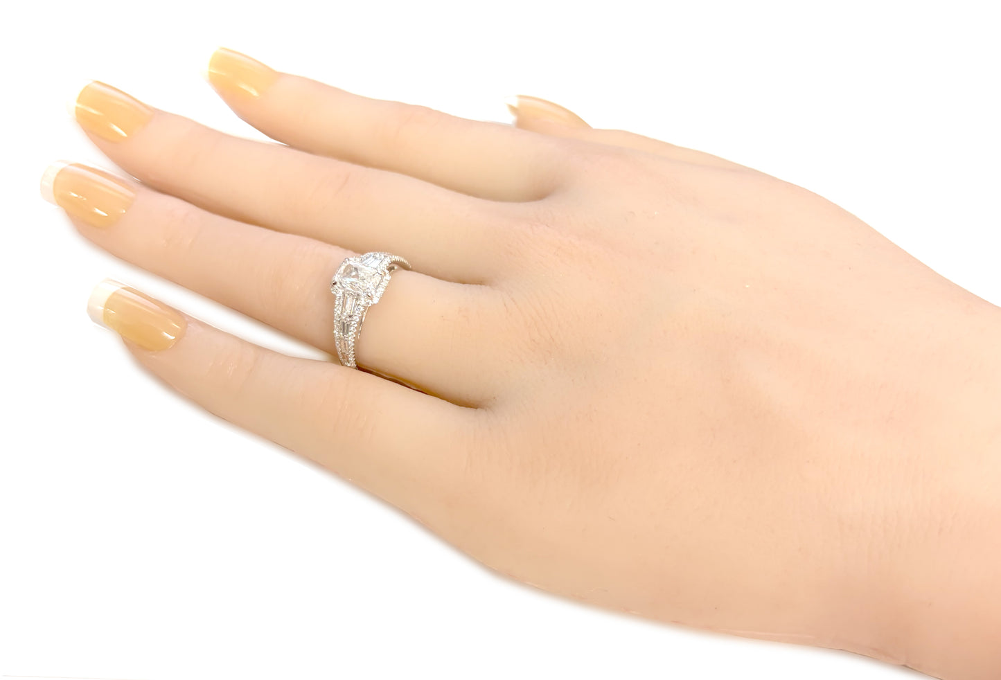 18K 無色D ダイヤモンドリング 1.82ct VS1 ラディアントカット