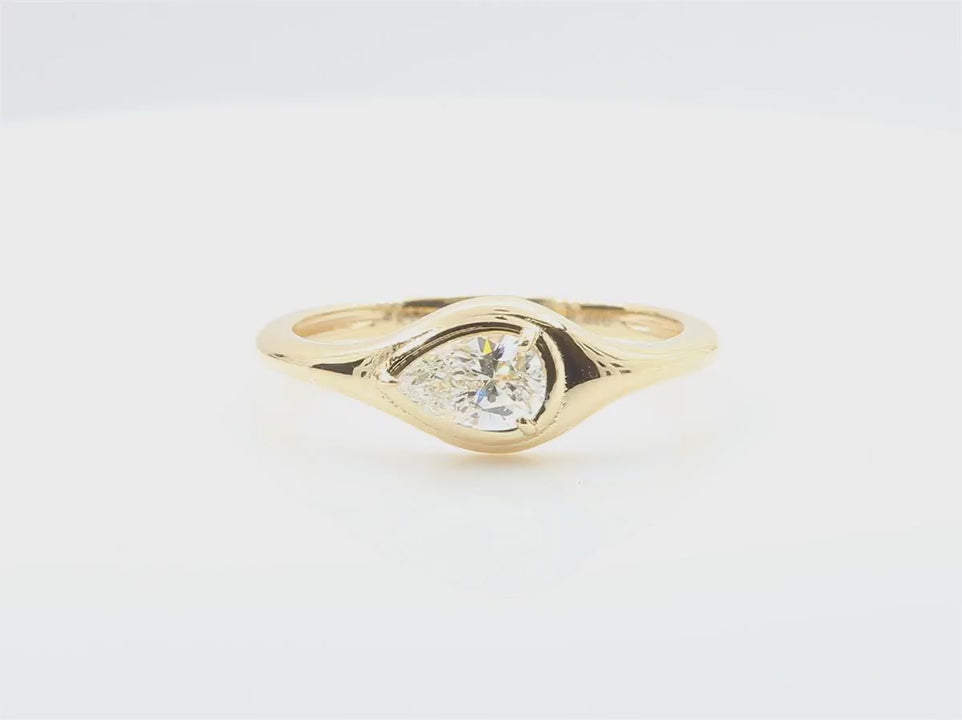 天然ダイヤモンドリング 0.41ct Pear 18KYG 映像