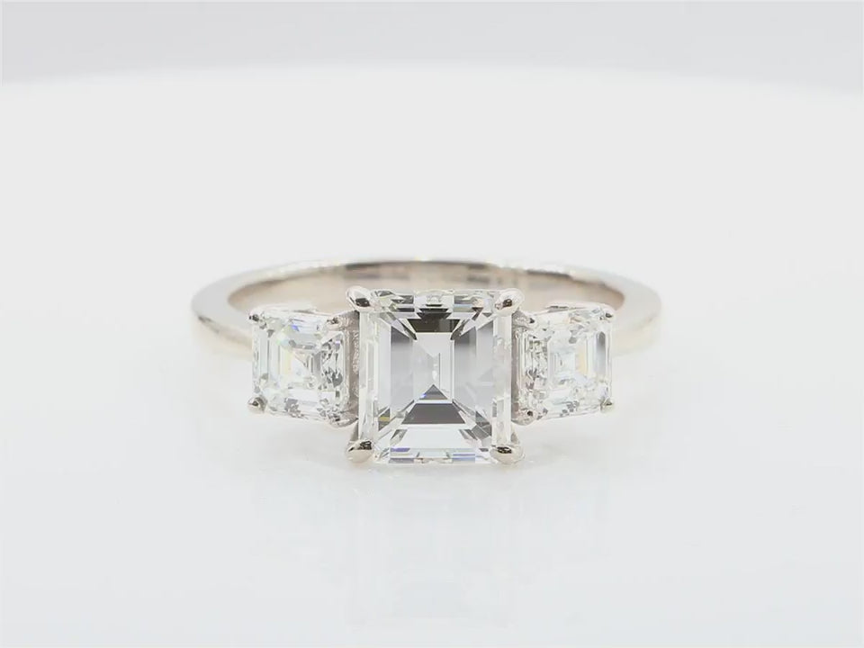 18K ほぼ無色 ダイヤモンドリング 2.588ct VS2 エメラルドカット