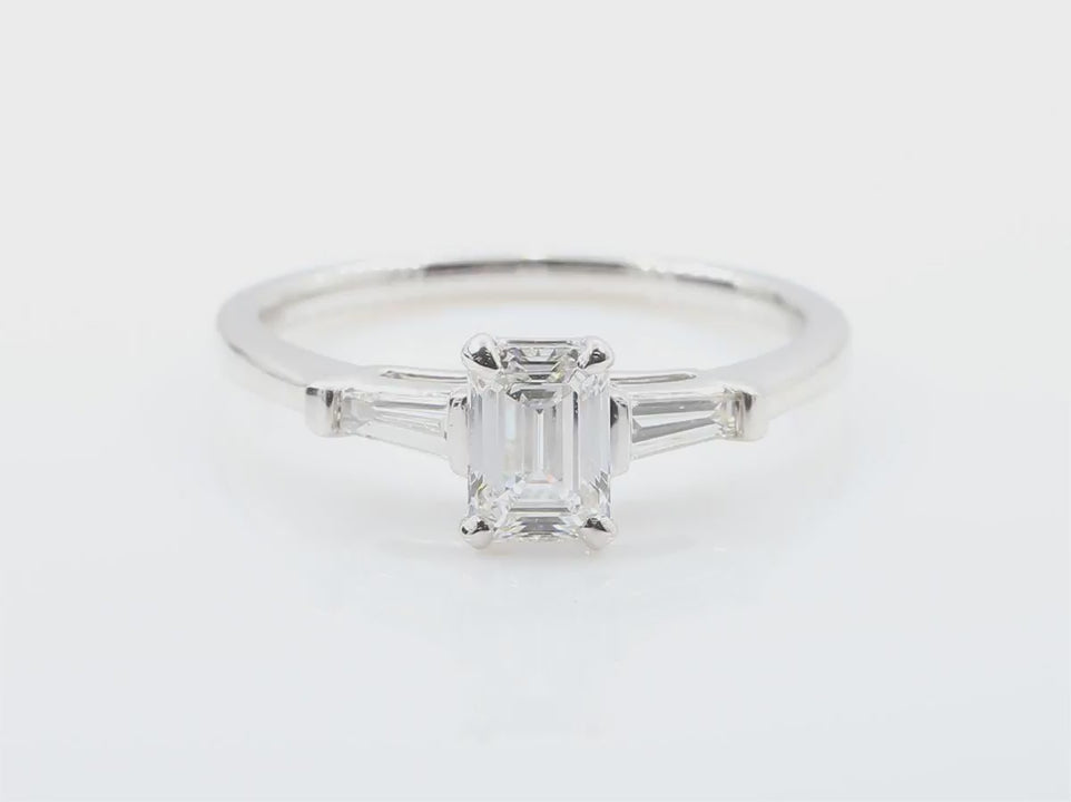 天然ダイヤモンドリング 無色 エメラルド VVS2 0.87ct 映像