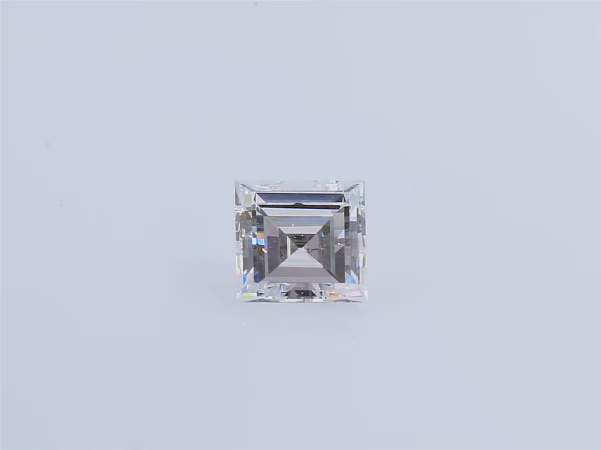 天然ダイヤモンドルース 0.77ct 無色D スクエア ダイヤモンド映像