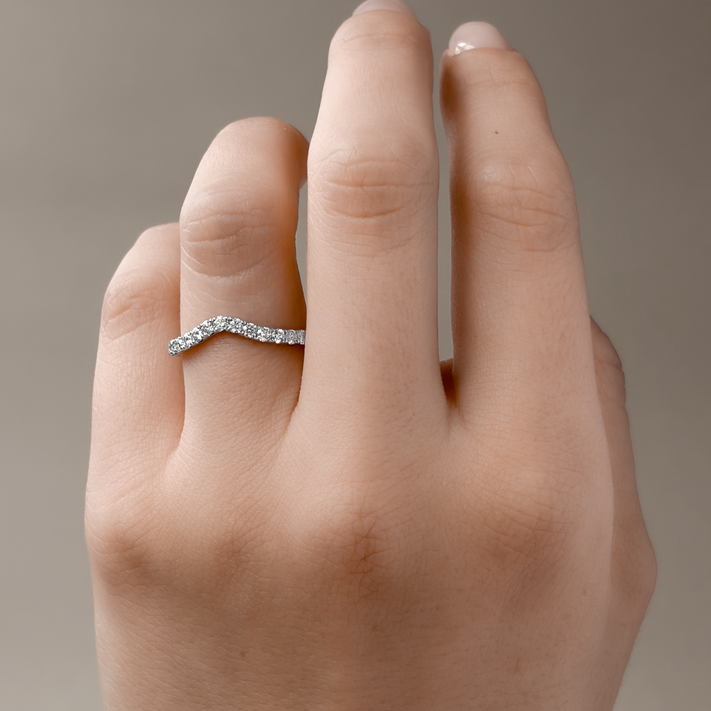 18K V字ライン ダイヤモンドリング 0.49ct