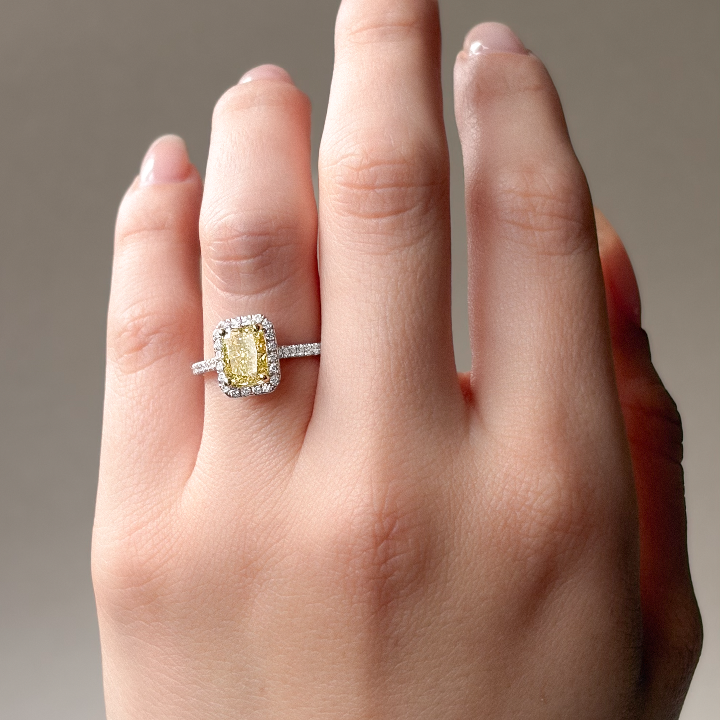 18K イエローダイヤモンドリング 2ct Fancy Brownish Greenish Yellow VS1 クッション