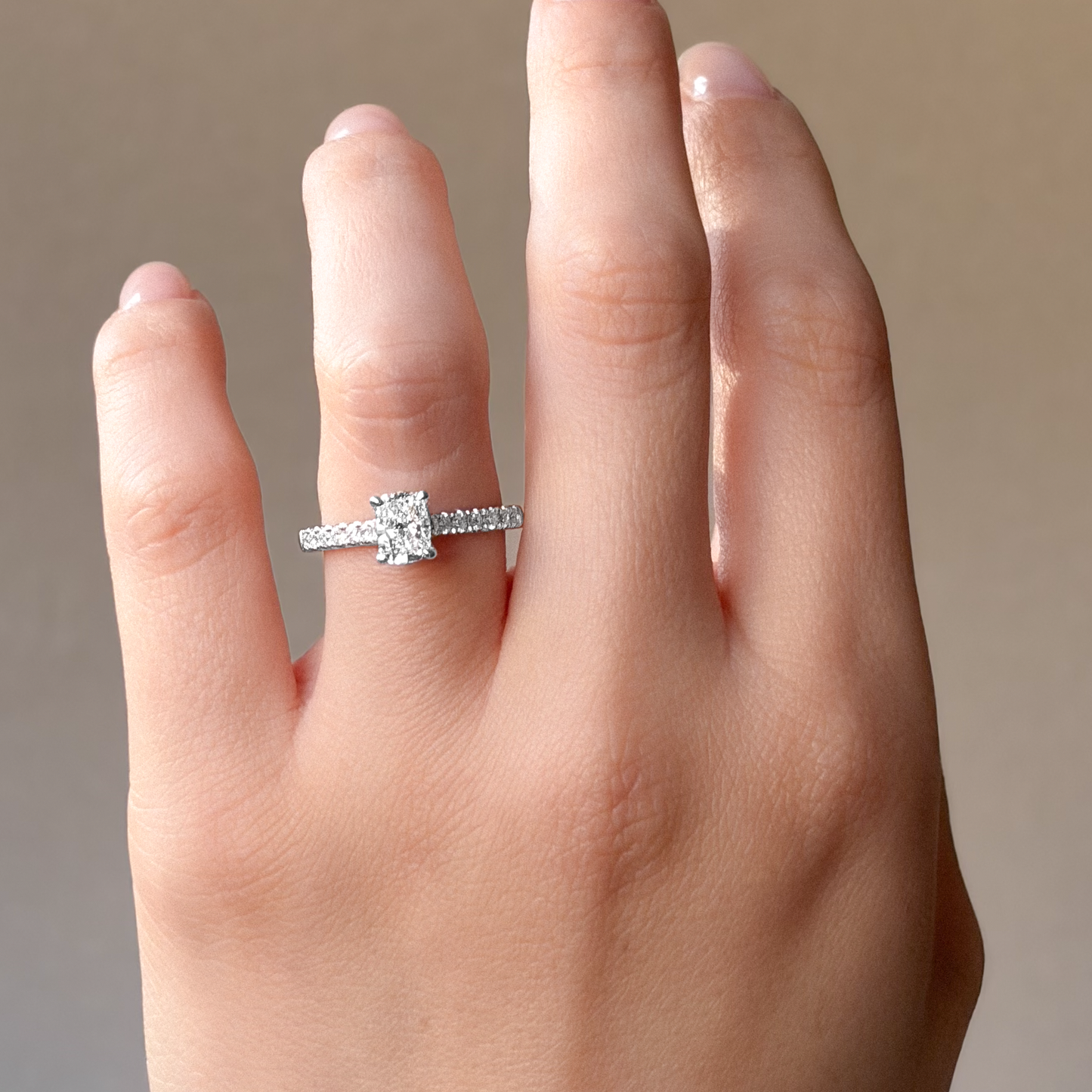18KWG 無色F 天然ダイヤモンドリング 1.018ct オーバルカット