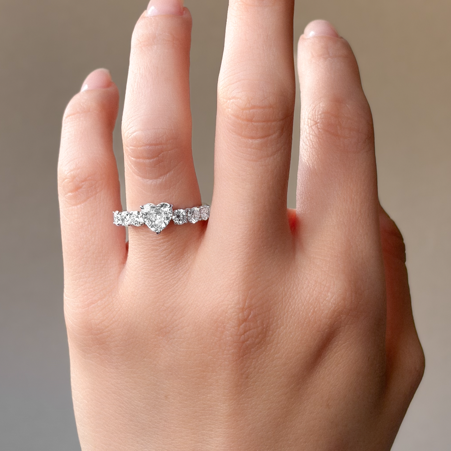 18KWG ほぼ無色I 天然ダイヤモンドリング 1.777ct ハートカット