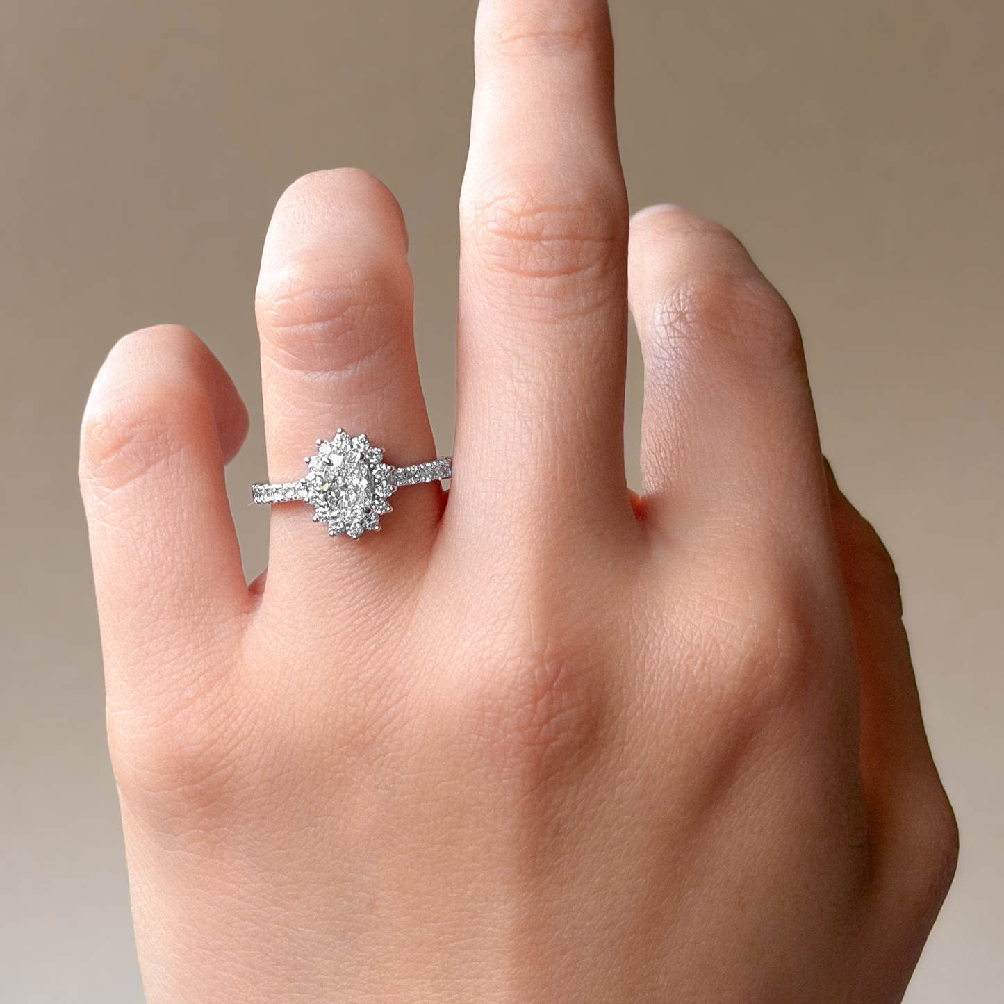 18KWG ほぼ無色G 天然ダイヤモンドリング 1.144ct オーバルカット