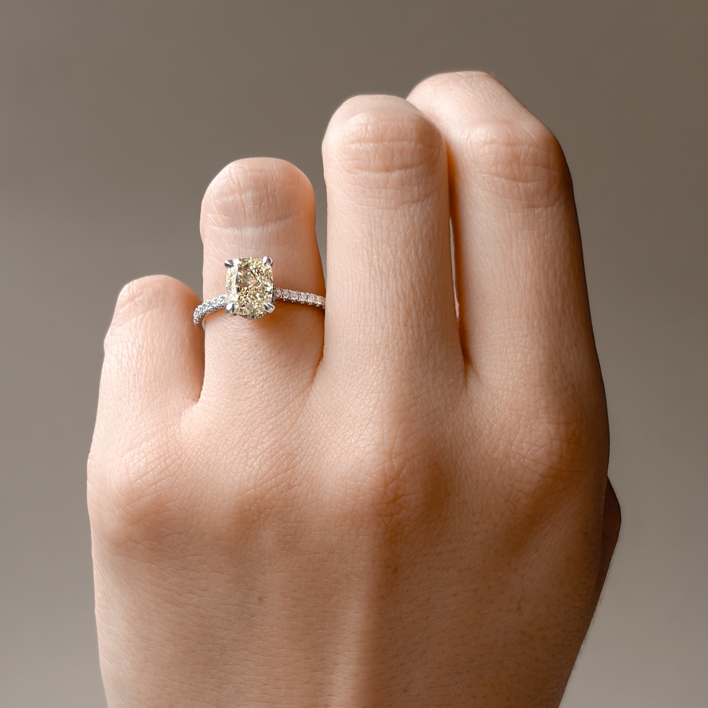 PT950 イエローダイヤモンドリング 2.248ct Light Yellow VS2 クッション
