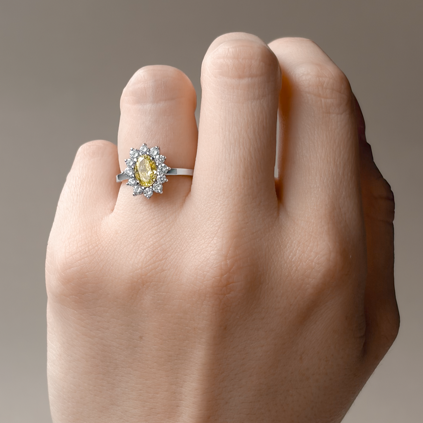 PT900 イエローダイヤモンドリング 1.488ct Fancy Yellow SI2 オーバル