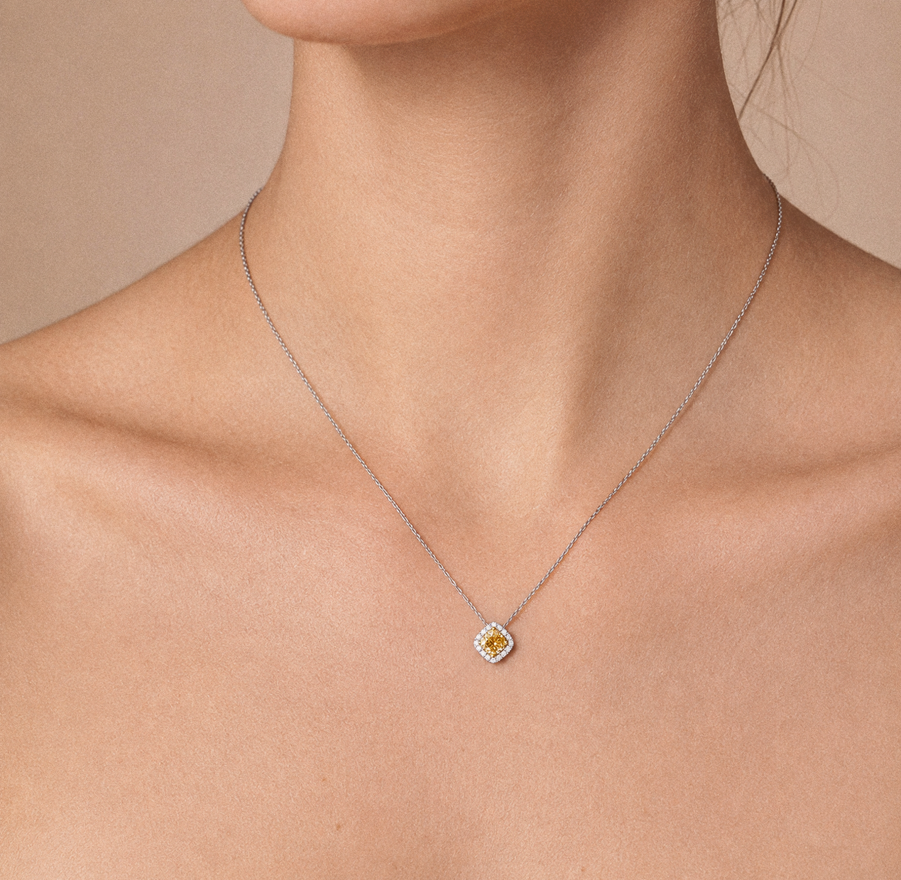 PT850/900 イエローダイヤモンド ペンダントネックレス 0.899ct Fancy Orangy Yellow SI2 クッション