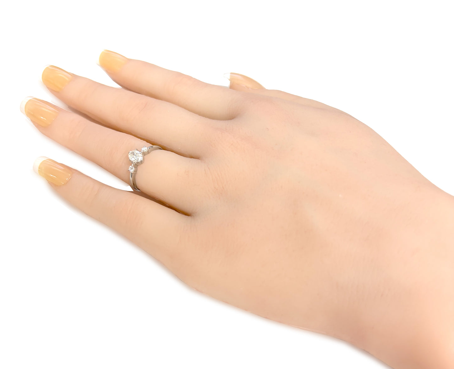 PT900 Oval-cut Near Colorless Diamond Ring - 0.477ct