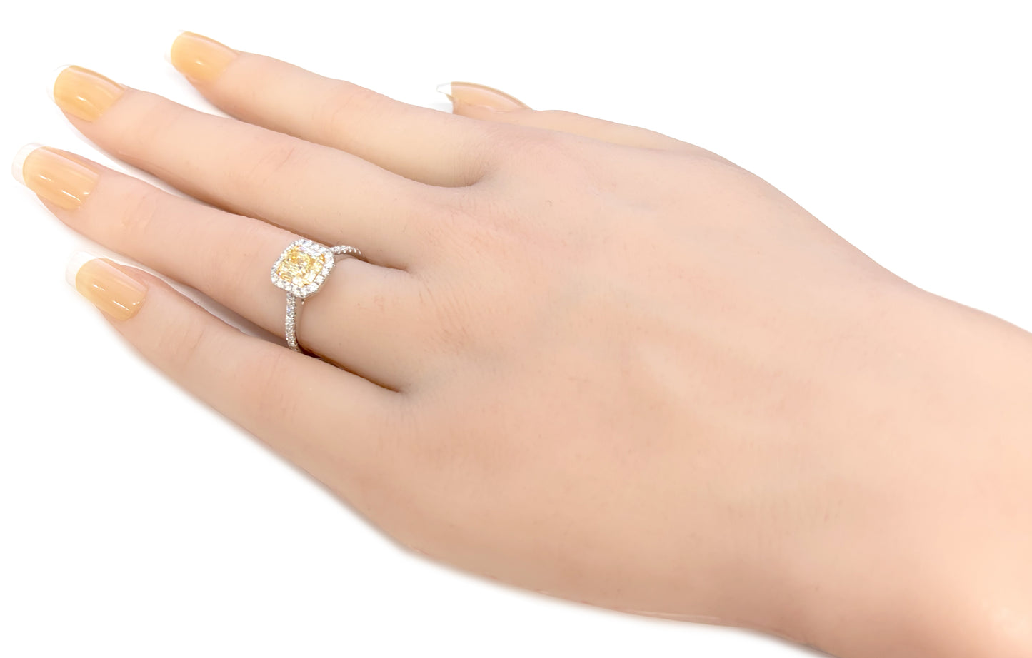 AU750 イエローダイヤモンドリング 1.752ct Fancy Light Yellow SI1 クッション