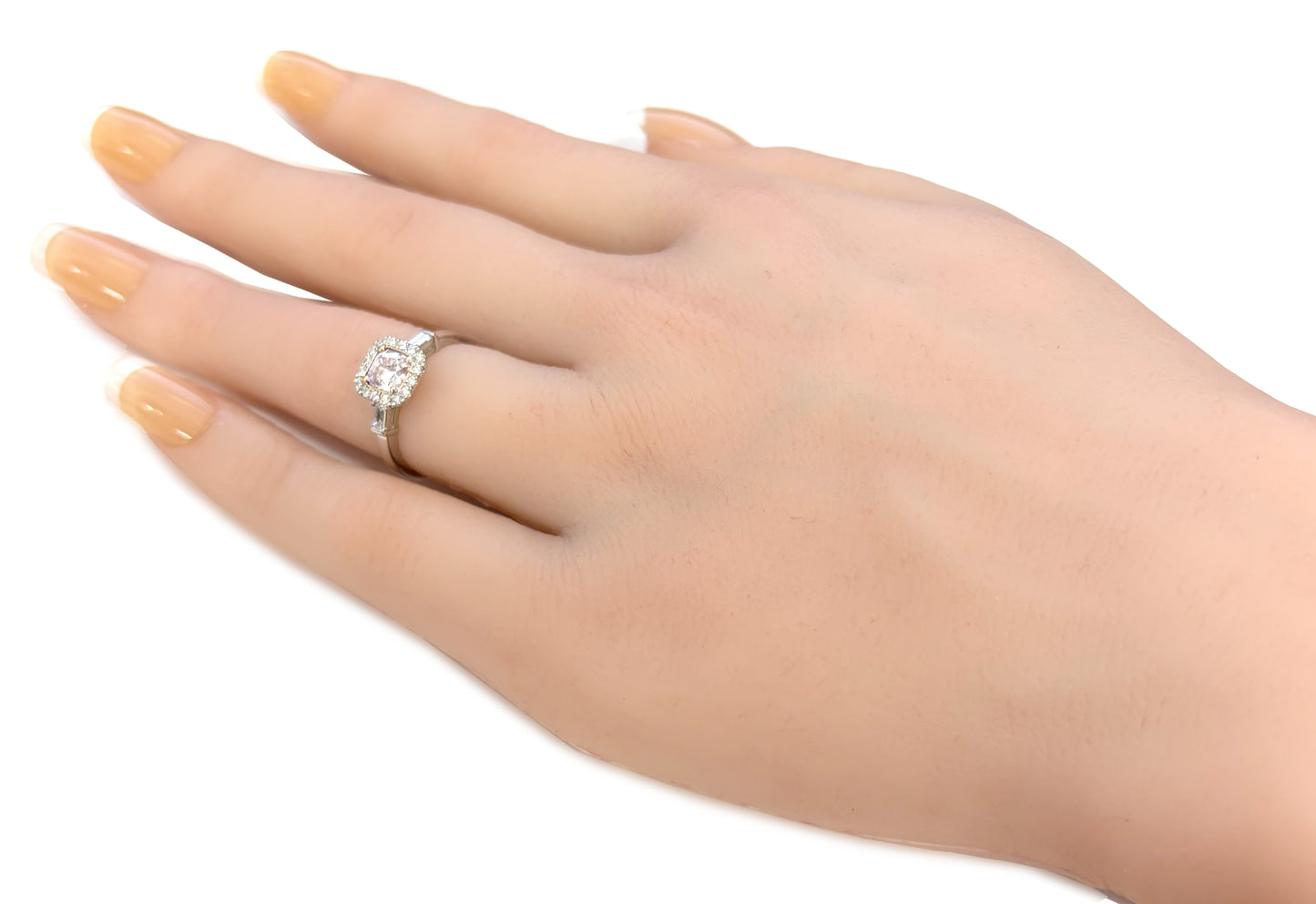 PT900 ピンクダイヤモンドリング 0.777ct Very Light Pink SI1 ラディアント