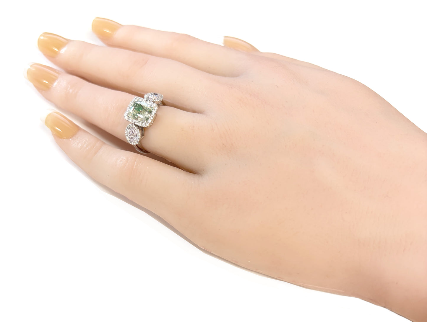 PT900 グリーンダイヤモンド リング 3.237ct Fancy Yellowish Green SI1 クッション