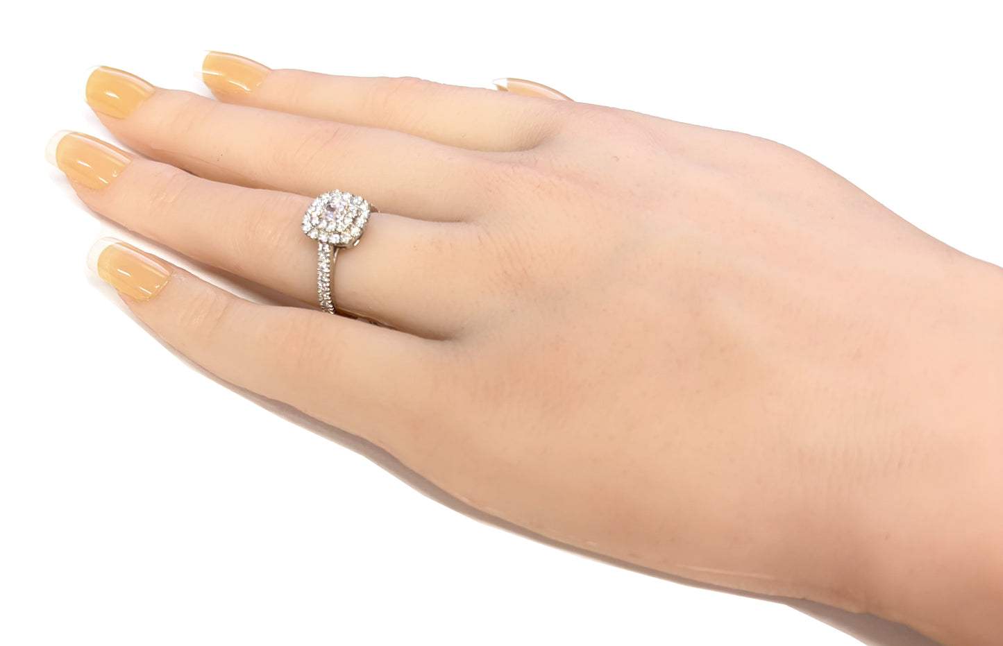 PT900 ピンクダイヤモンドリング 0.25ct SI2 Very Light Pink クッション